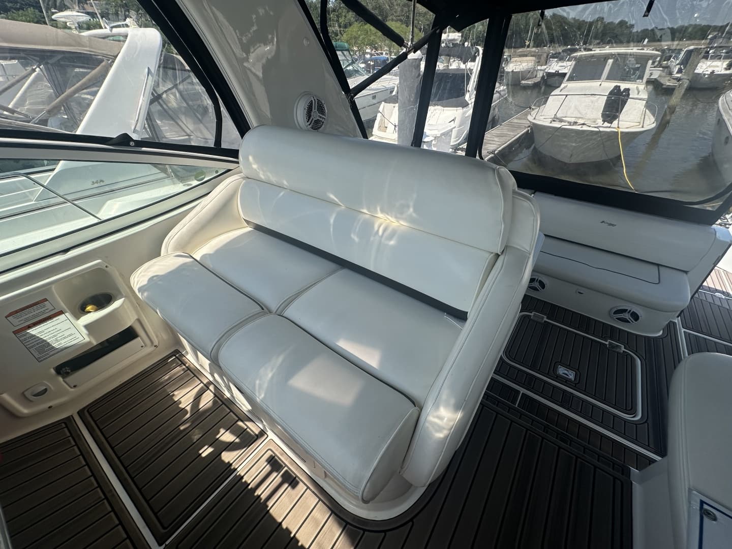2006 Cruisers Yachts 370 Express