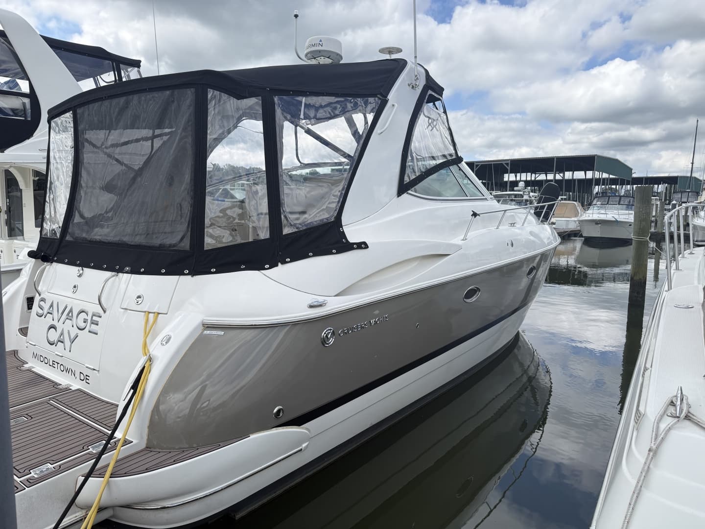 2006 Cruisers Yachts 370 Express