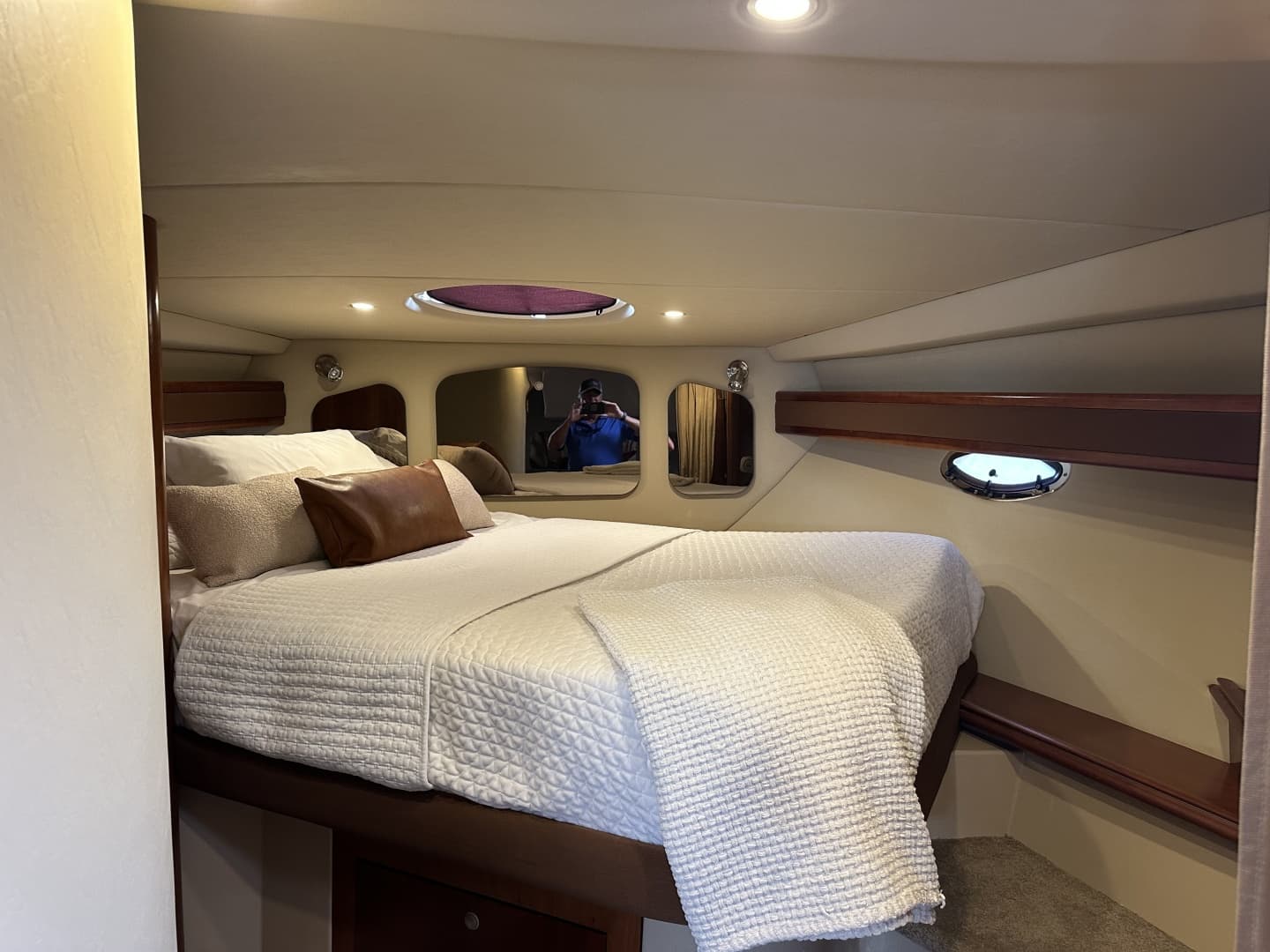 2006 Cruisers Yachts 370 Express