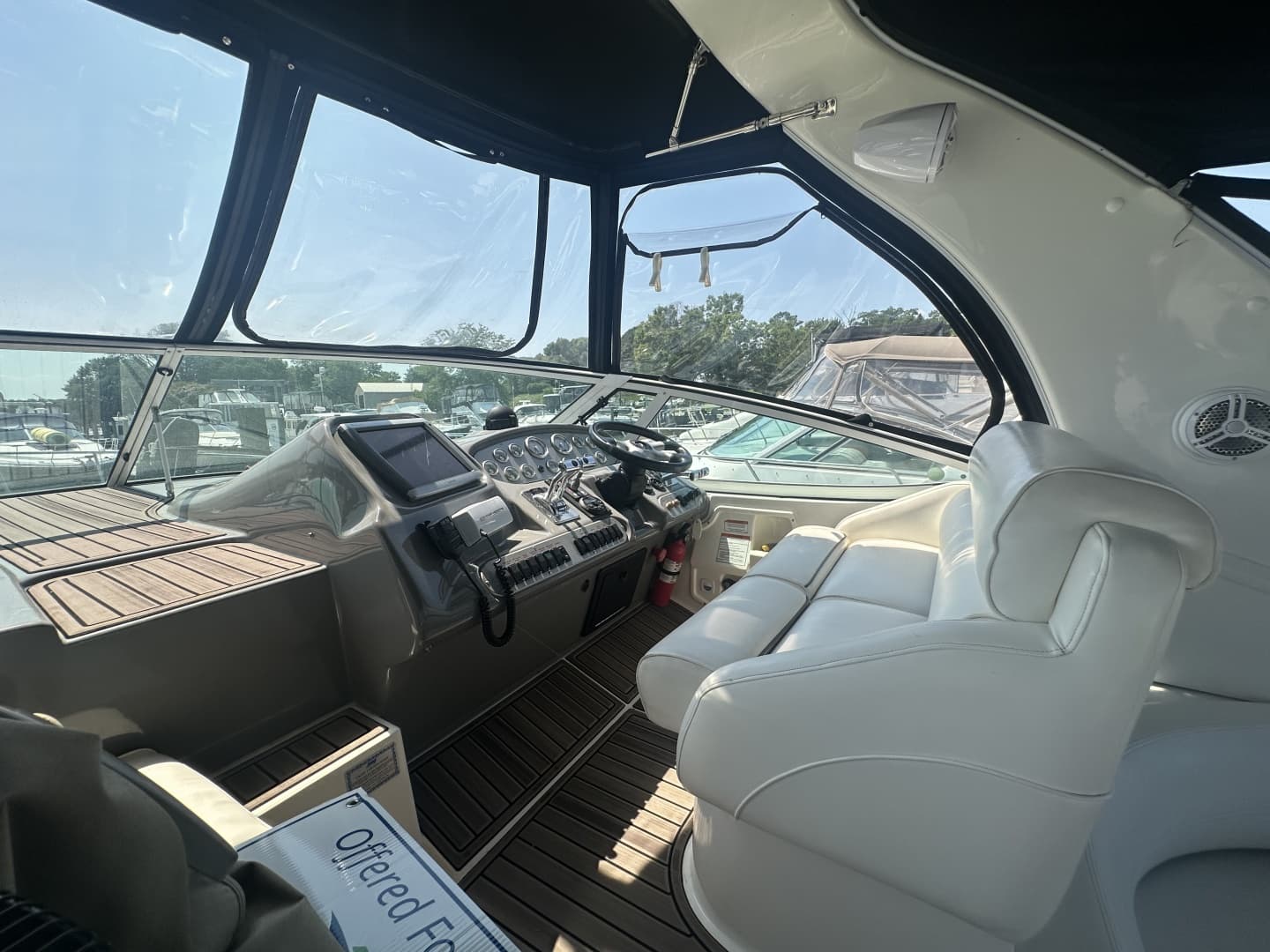 2006 Cruisers Yachts 370 Express