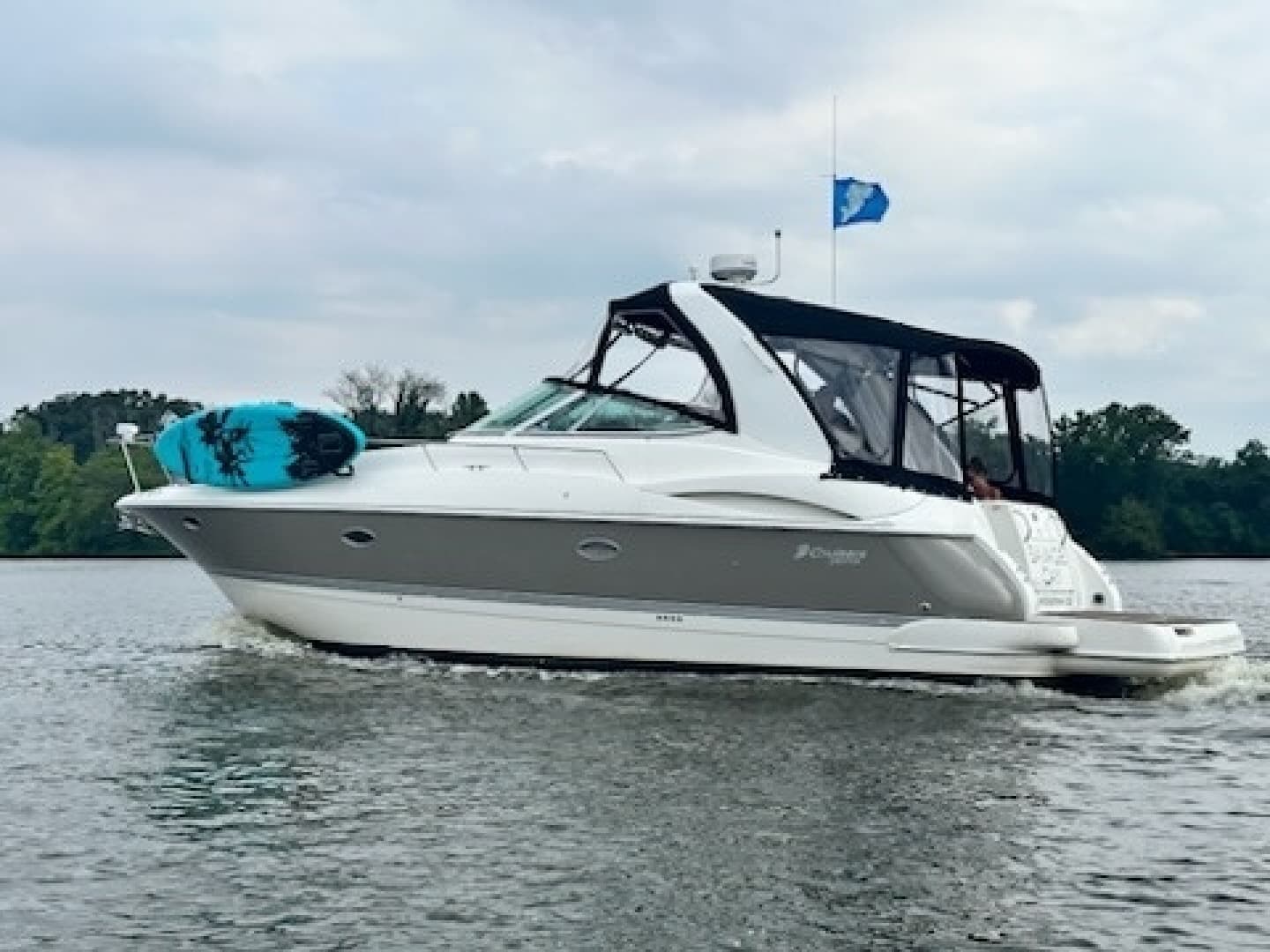 2006 Cruisers Yachts 370 Express