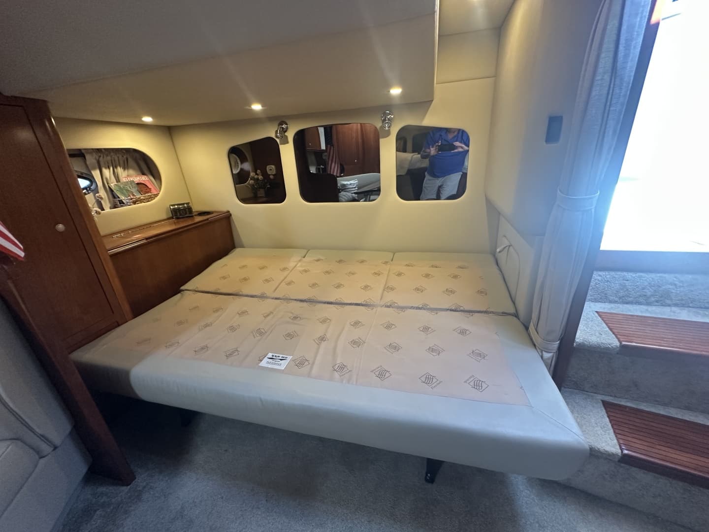 2006 Cruisers Yachts 370 Express