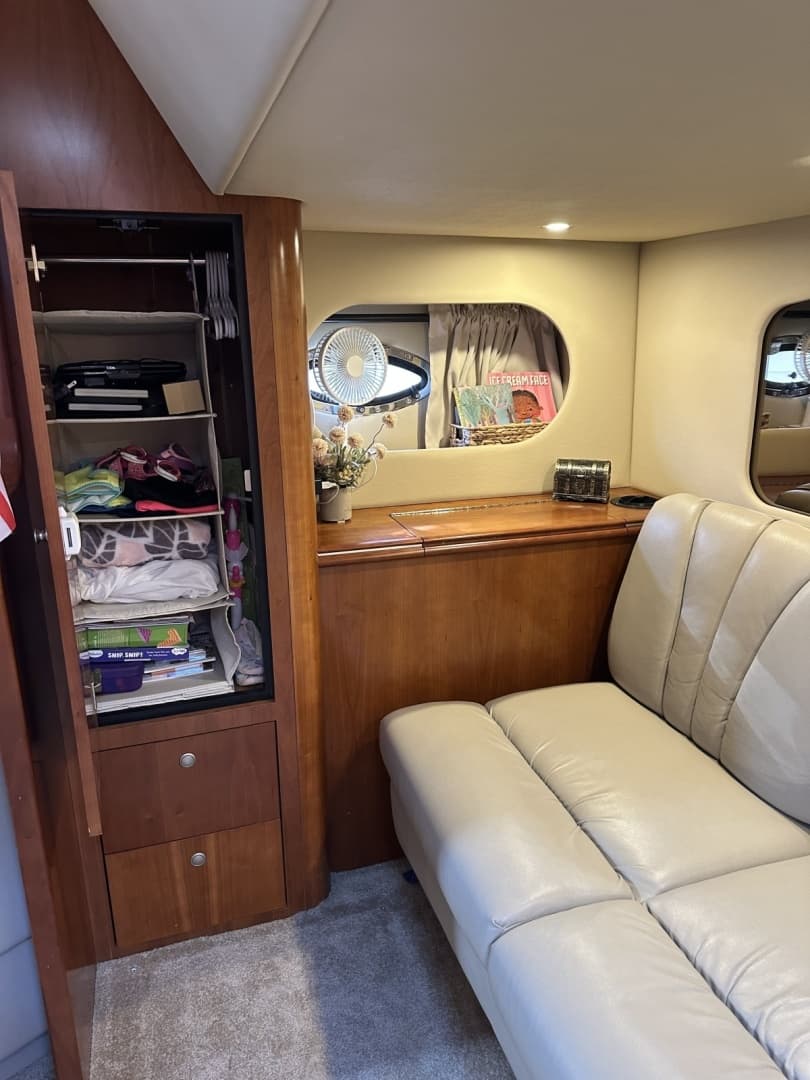 2006 Cruisers Yachts 370 Express