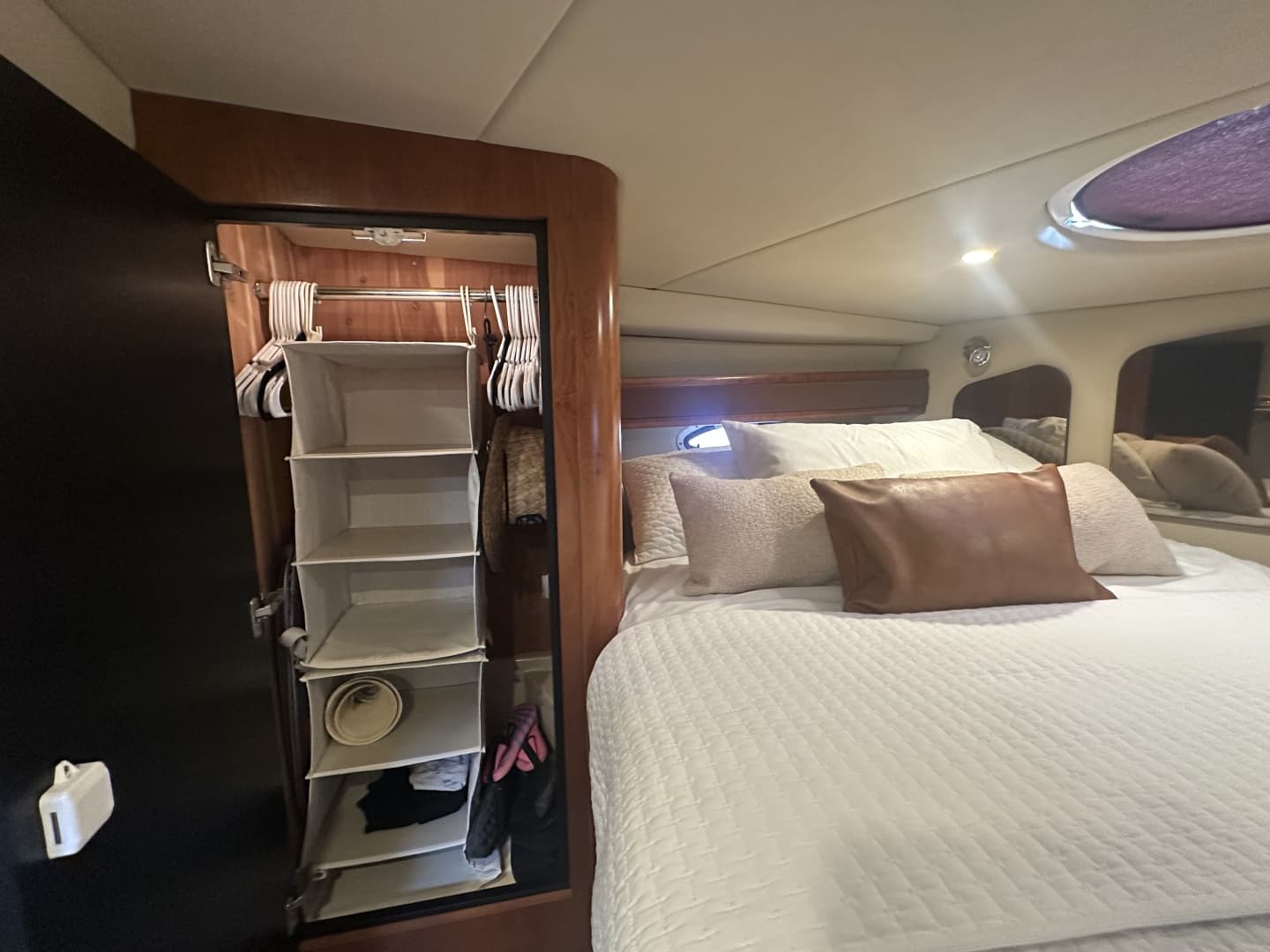 2006 Cruisers Yachts 370 Express