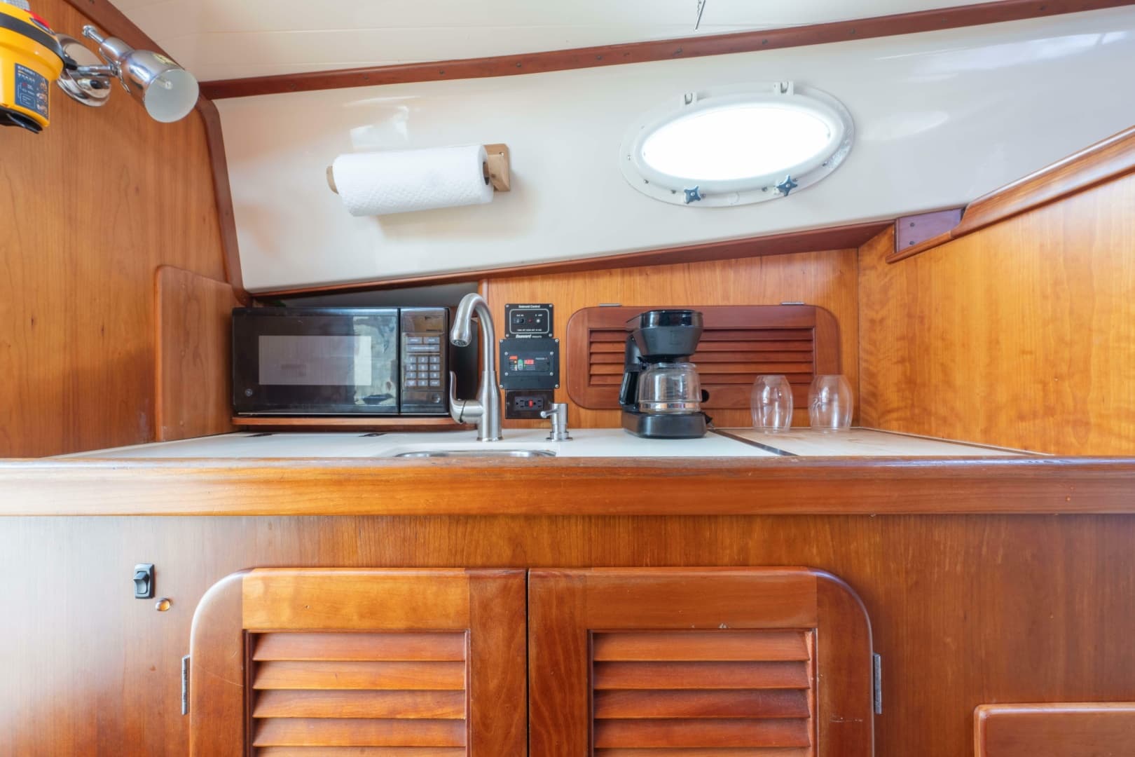 2000 Hinckley Picnic Boat 36 Classic