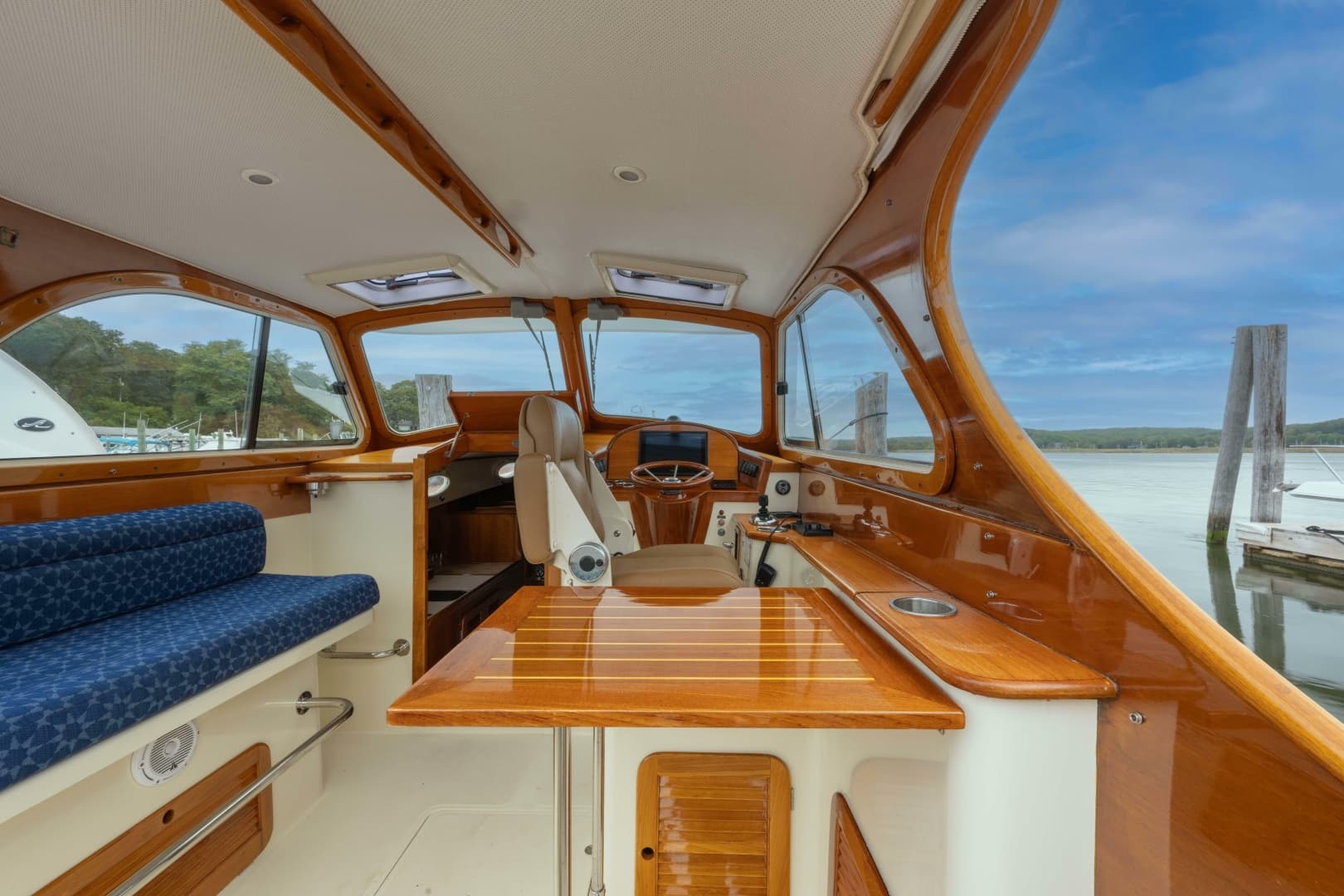 2000 Hinckley Picnic Boat 36 Classic