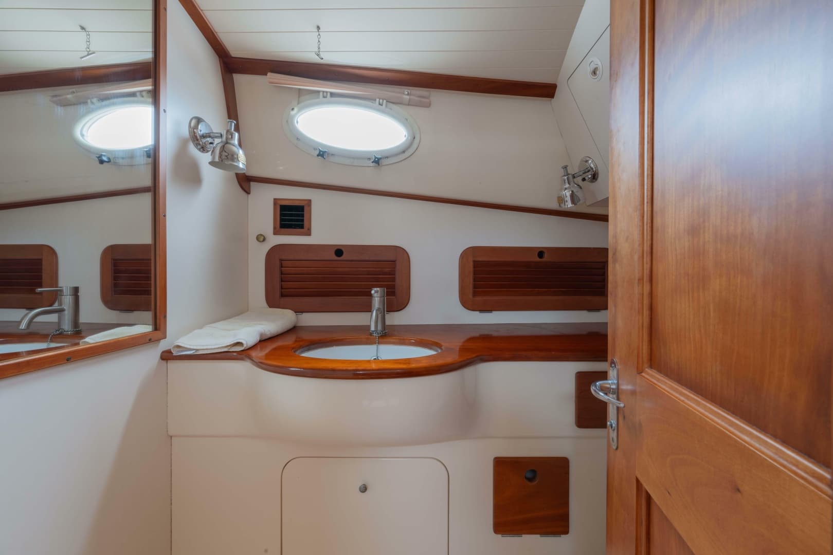 2000 Hinckley Picnic Boat 36 Classic