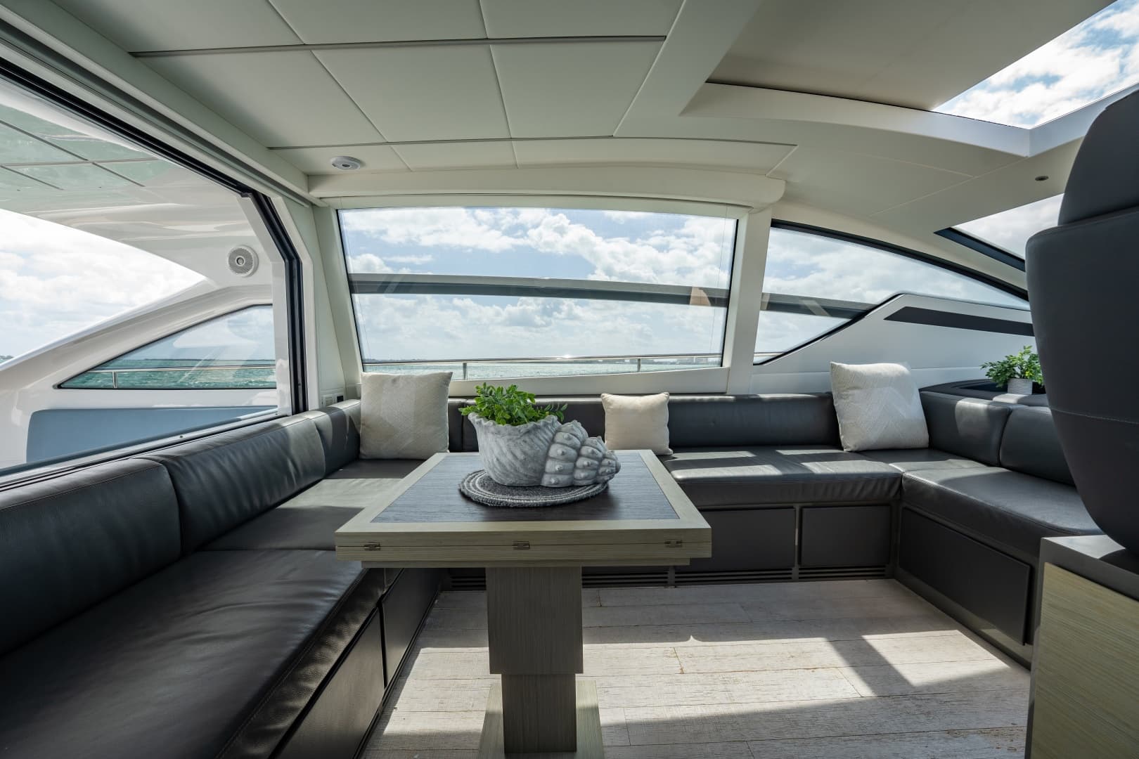 2020 Pershing 62