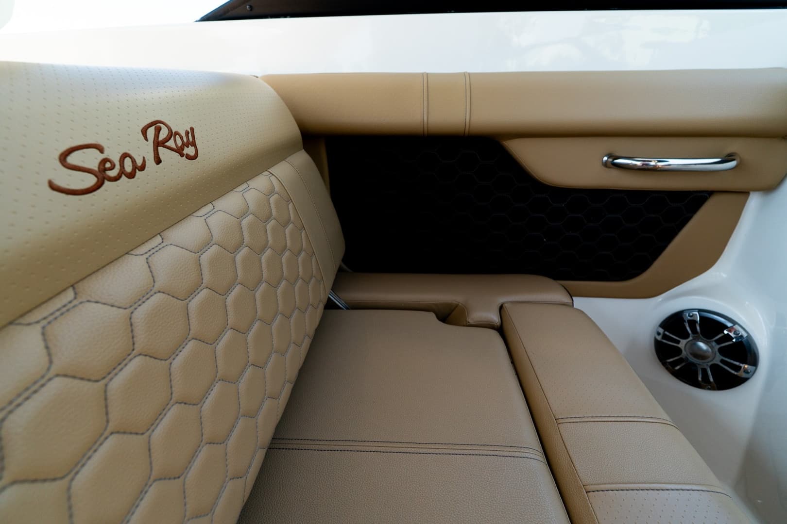 2022 Sea Ray SDX 290