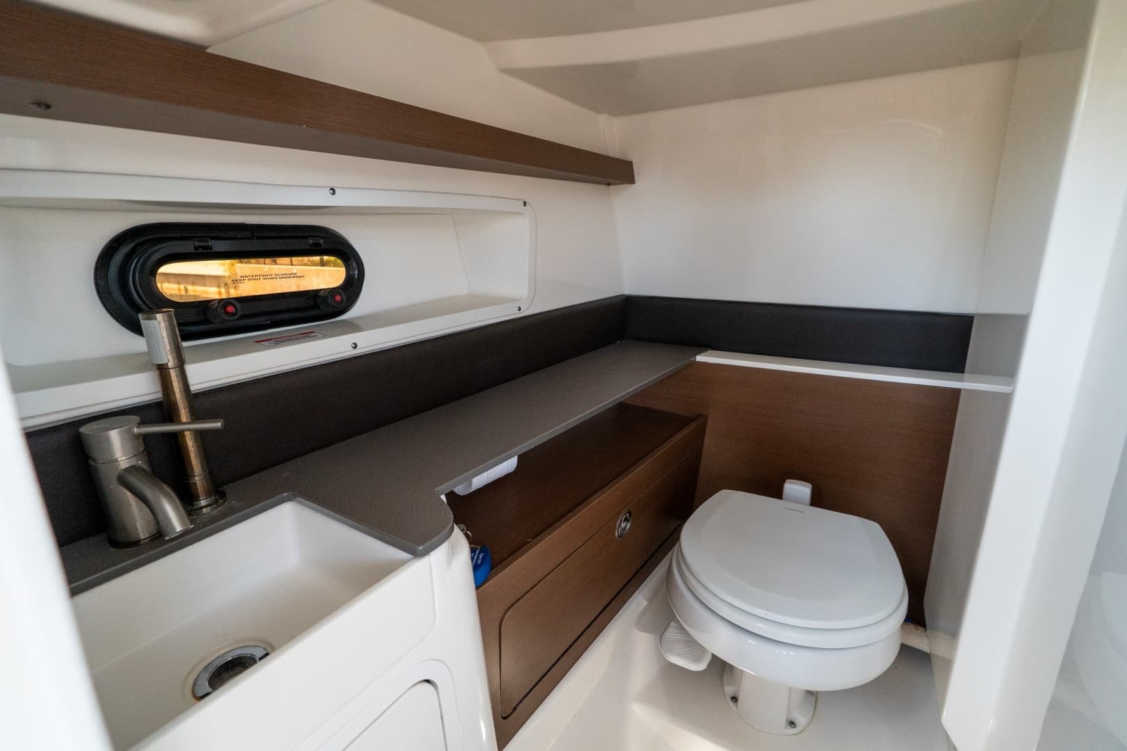 2022 Sea Ray SDX 290