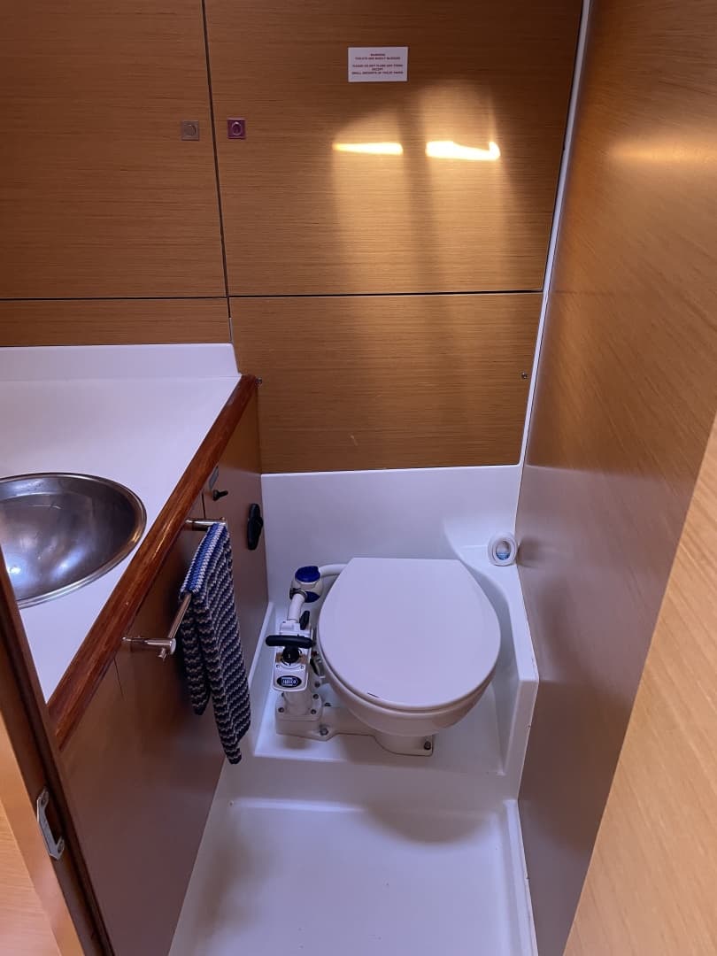 2011 Jeanneau Sun Odyssey 409