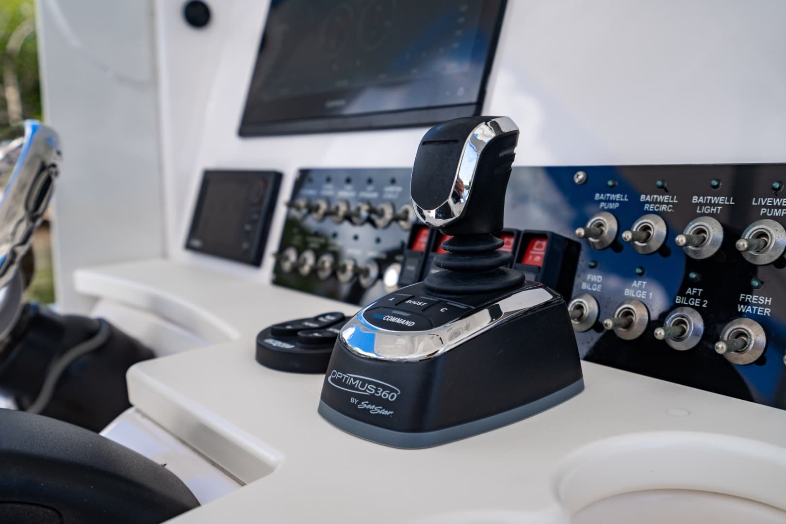 2019 Everglades 355 Center Console