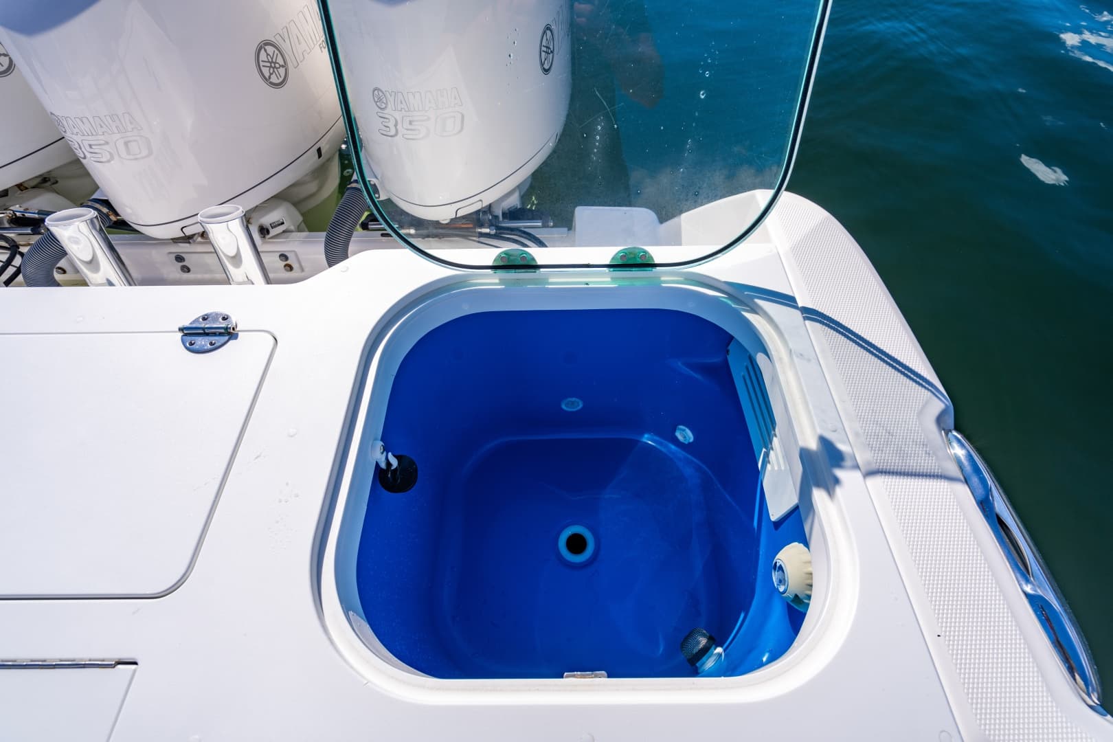 2019 Everglades 355 Center Console