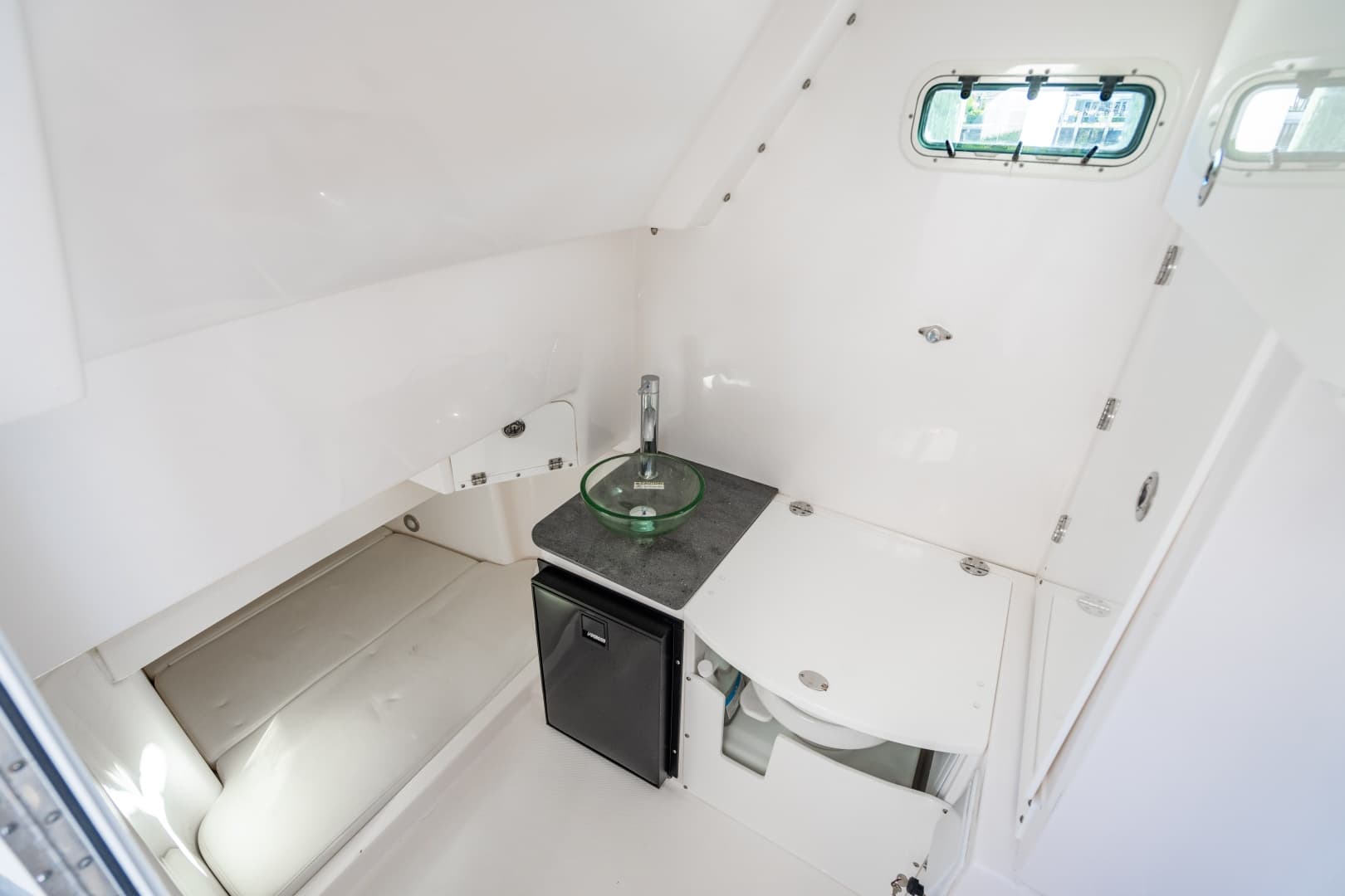 2019 Everglades 355 Center Console