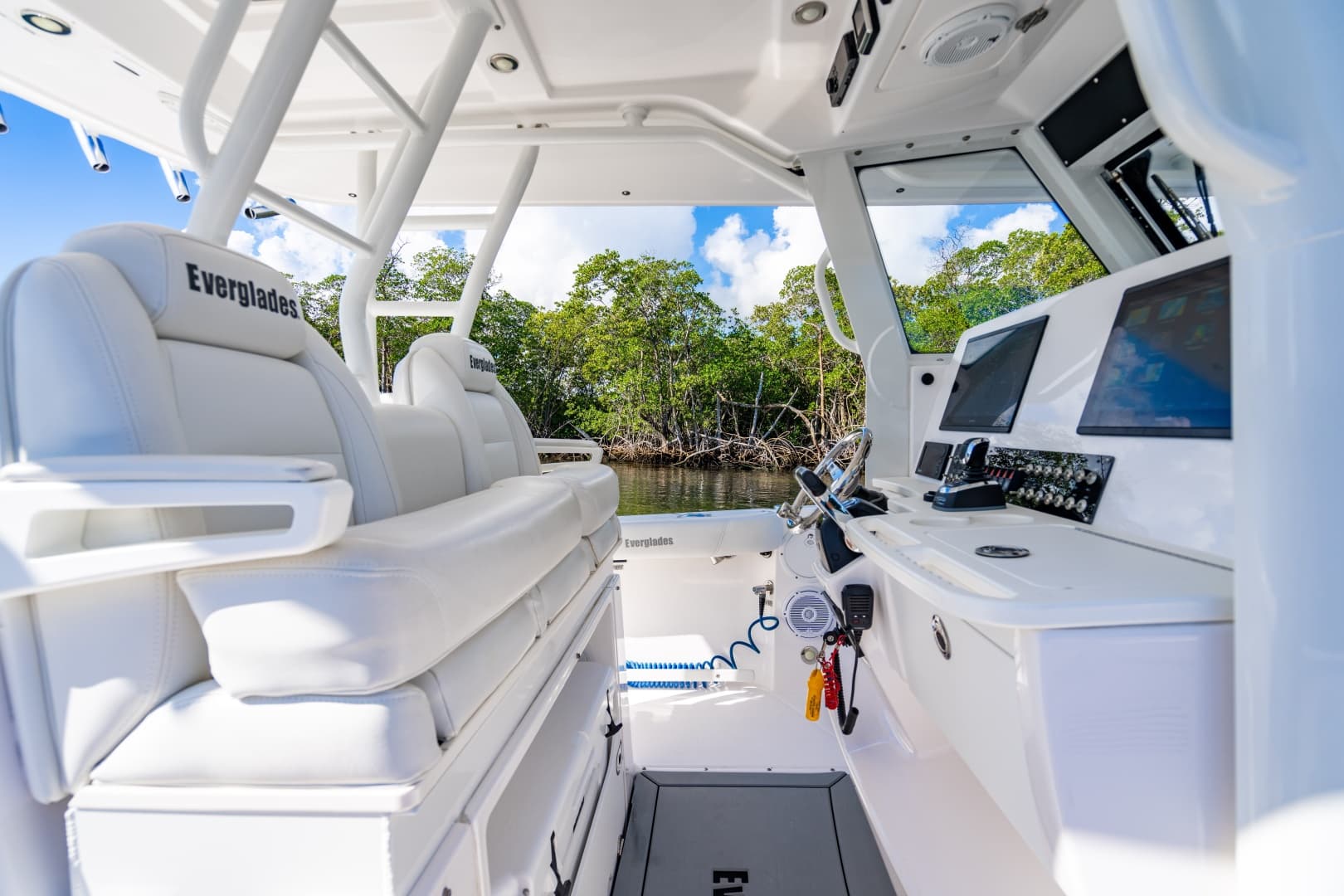 2019 Everglades 355 Center Console
