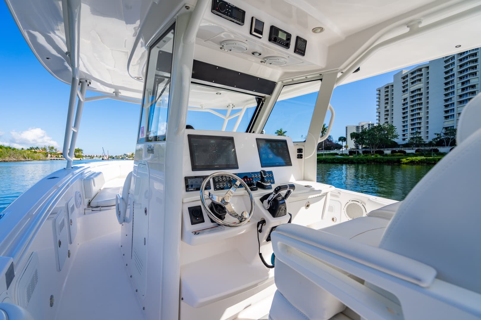 2019 Everglades 355 Center Console