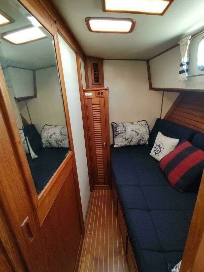 1996 Grand Banks Eastbay 40 Flybridge