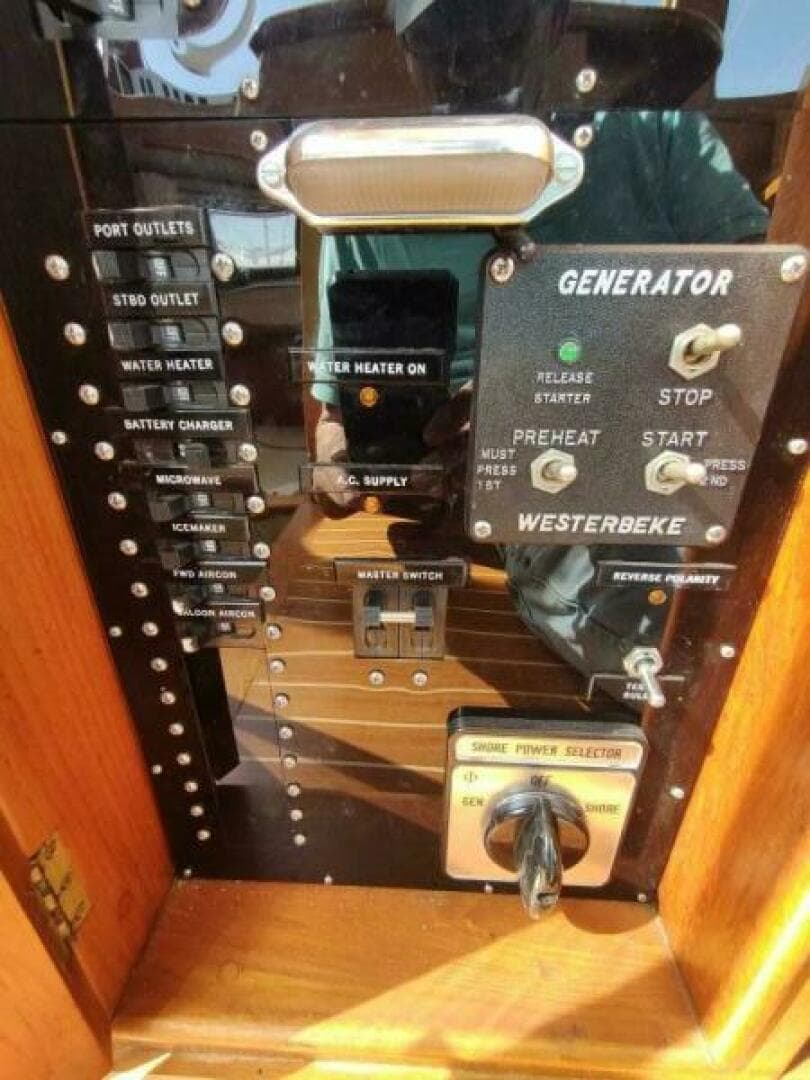 1996 Grand Banks Eastbay 40 Flybridge