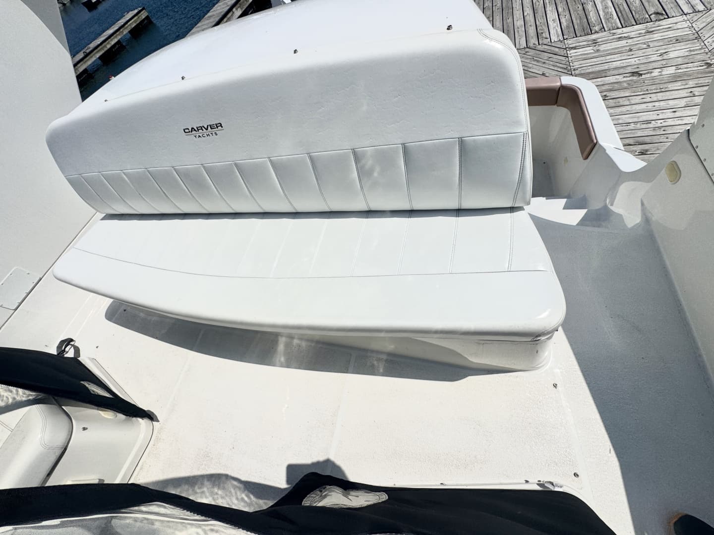1998 Carver 35 Mariner