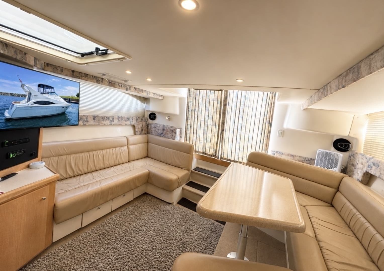 1998 Carver 35 Mariner