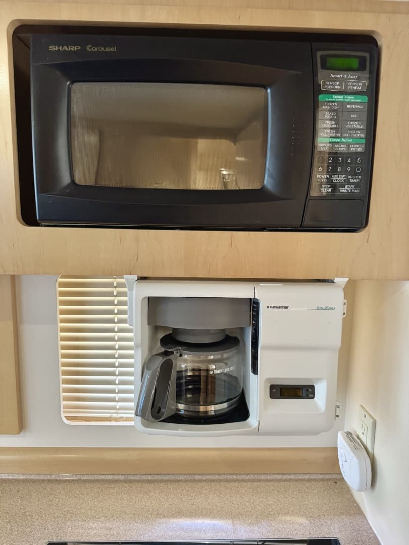 1998 Carver 35 Mariner