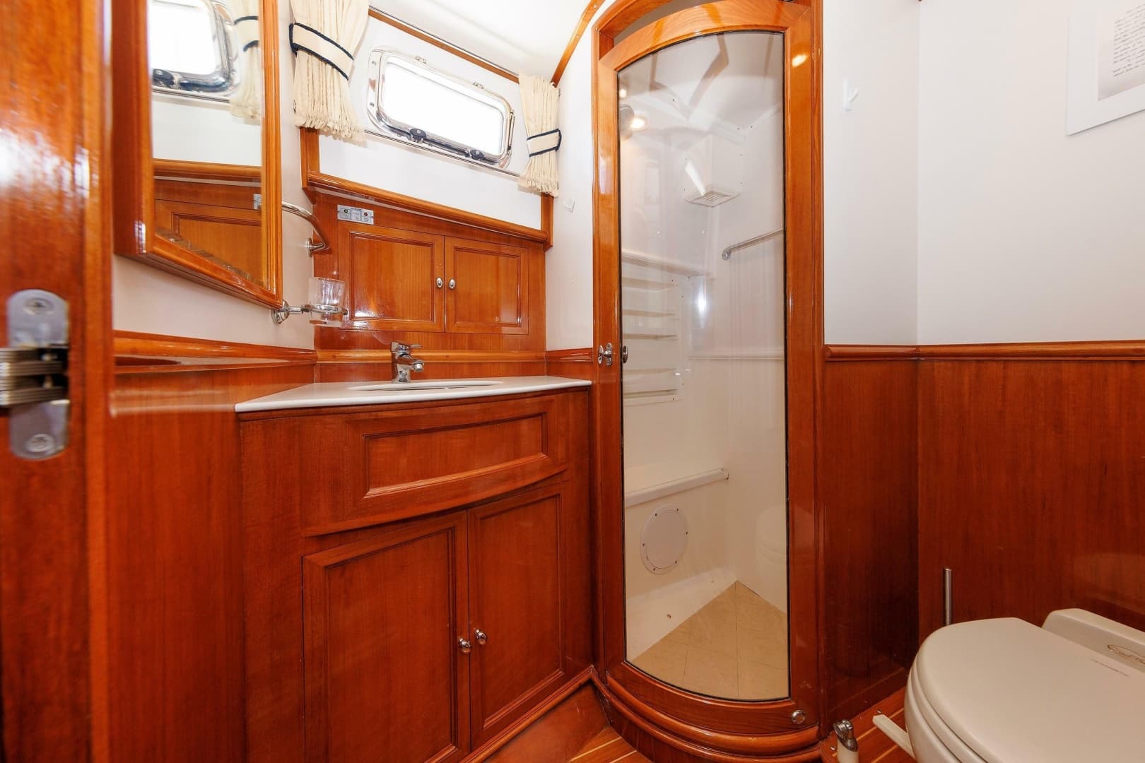2006 Grand Banks 47 Eastbay Fly Bridge