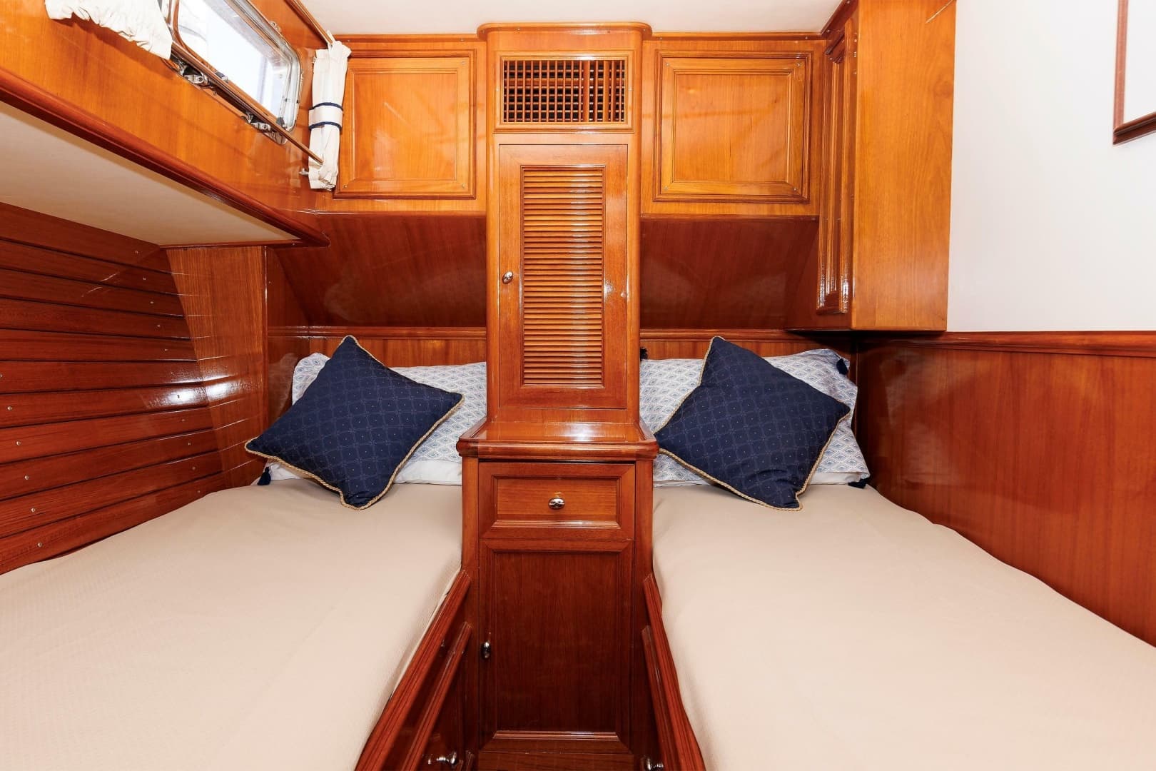 2006 Grand Banks 47 Eastbay Fly Bridge
