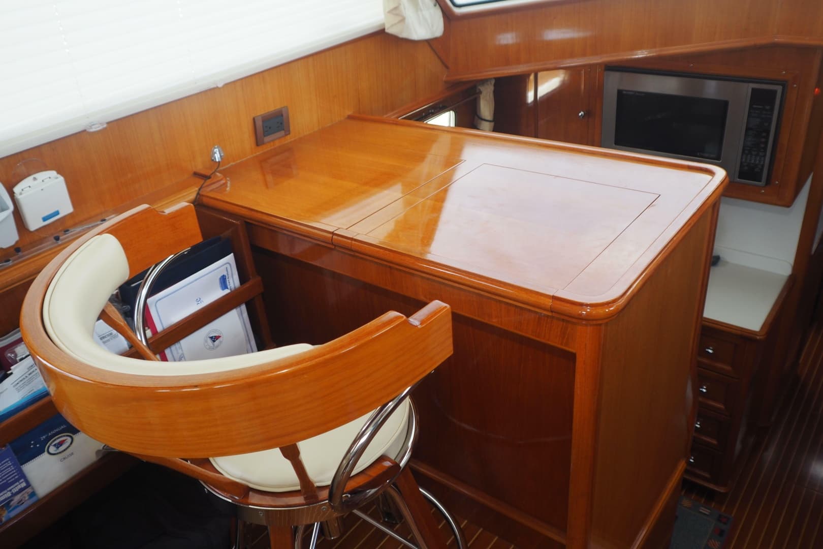 2006 Grand Banks 47 Eastbay Fly Bridge