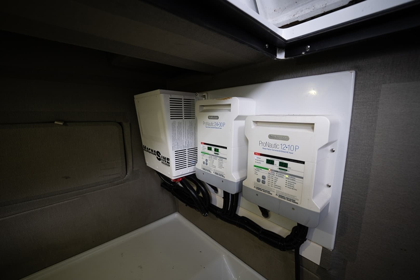 ProMariner ProNautic 1210P Battery Chargers
