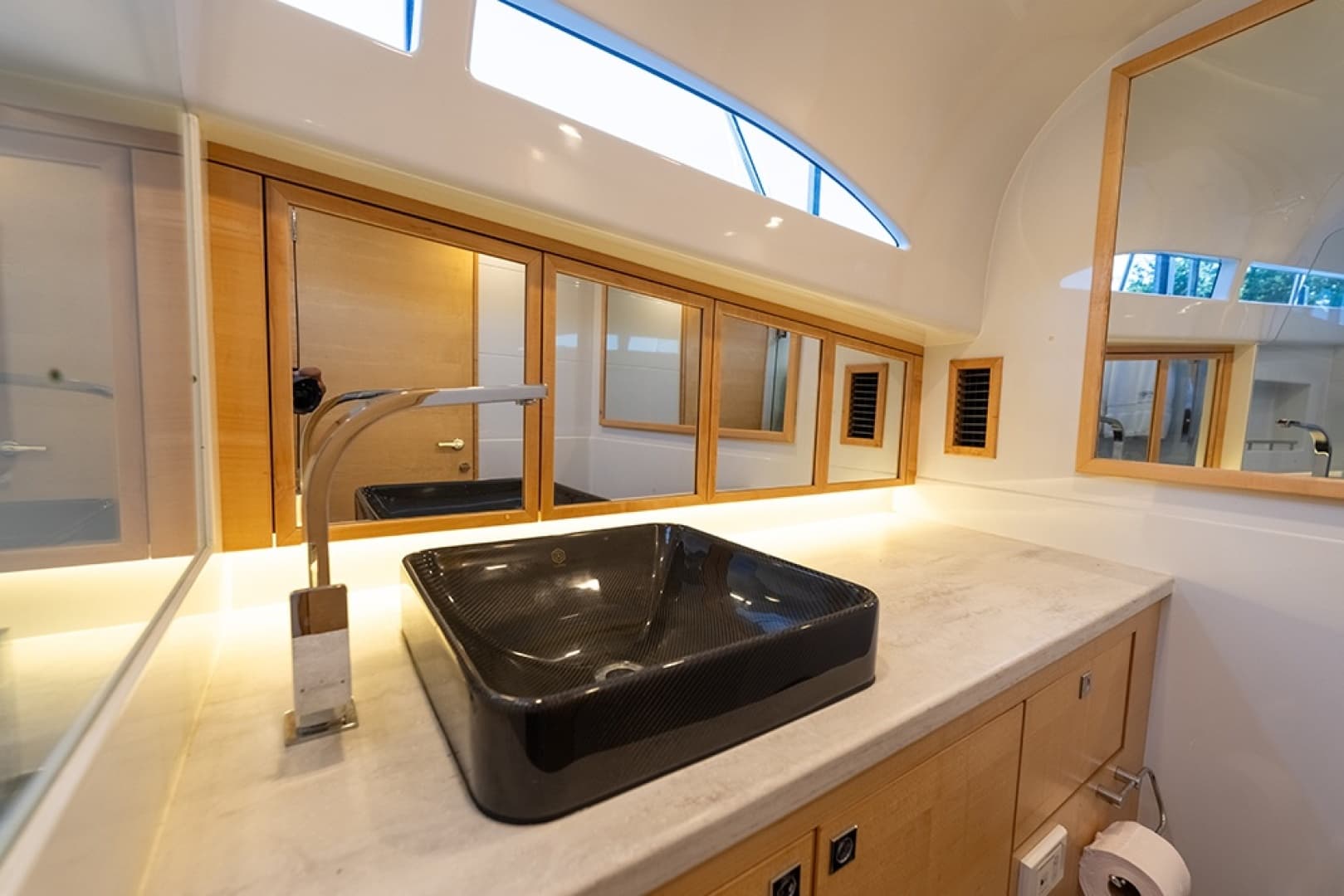 Head vanity sink