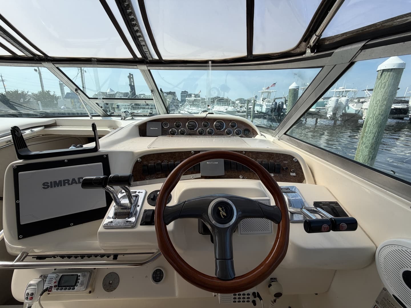 1997 Sea Ray Sundancer 330