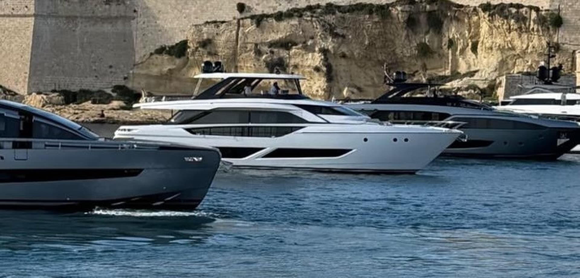 2023 Ferretti Yachts Ferretti 860