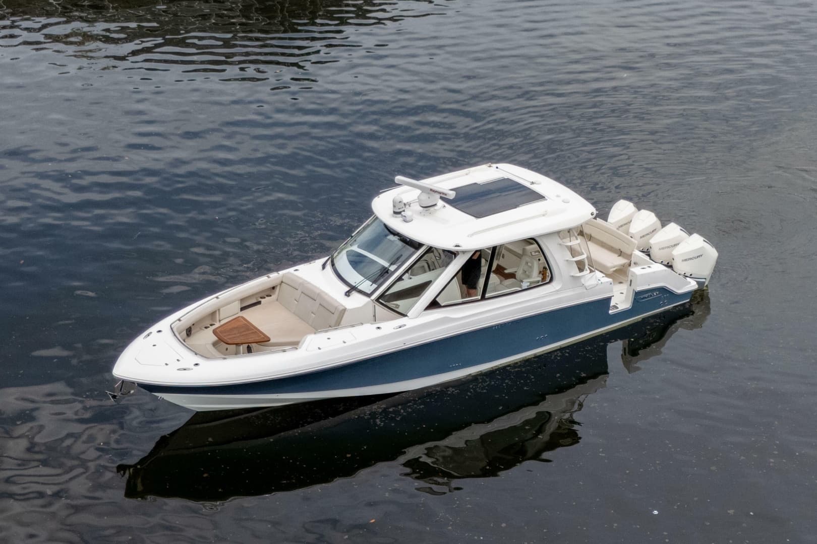 2021 Boston Whaler 405 Conquest
