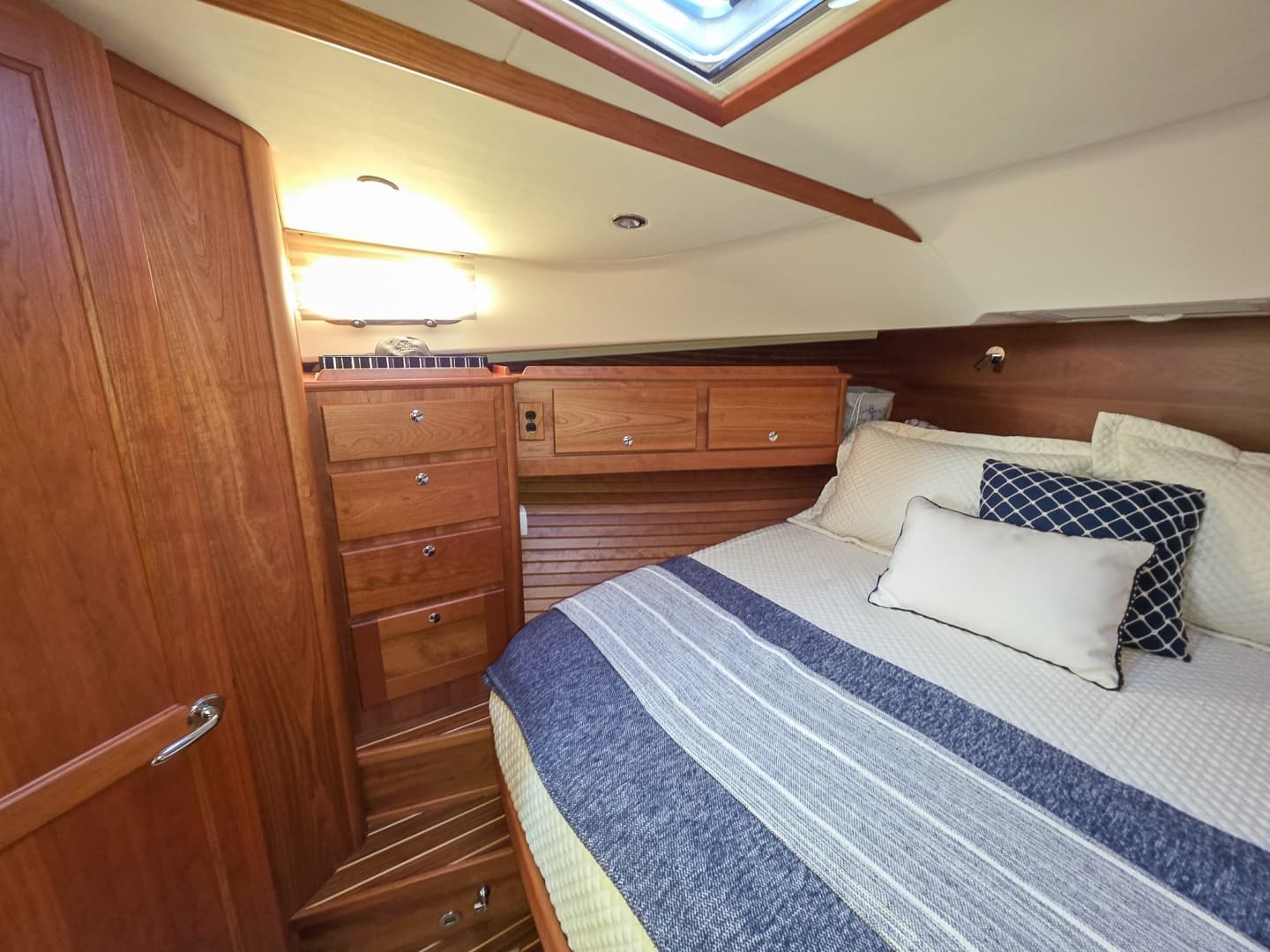2025 Sabre 43 Salon Express