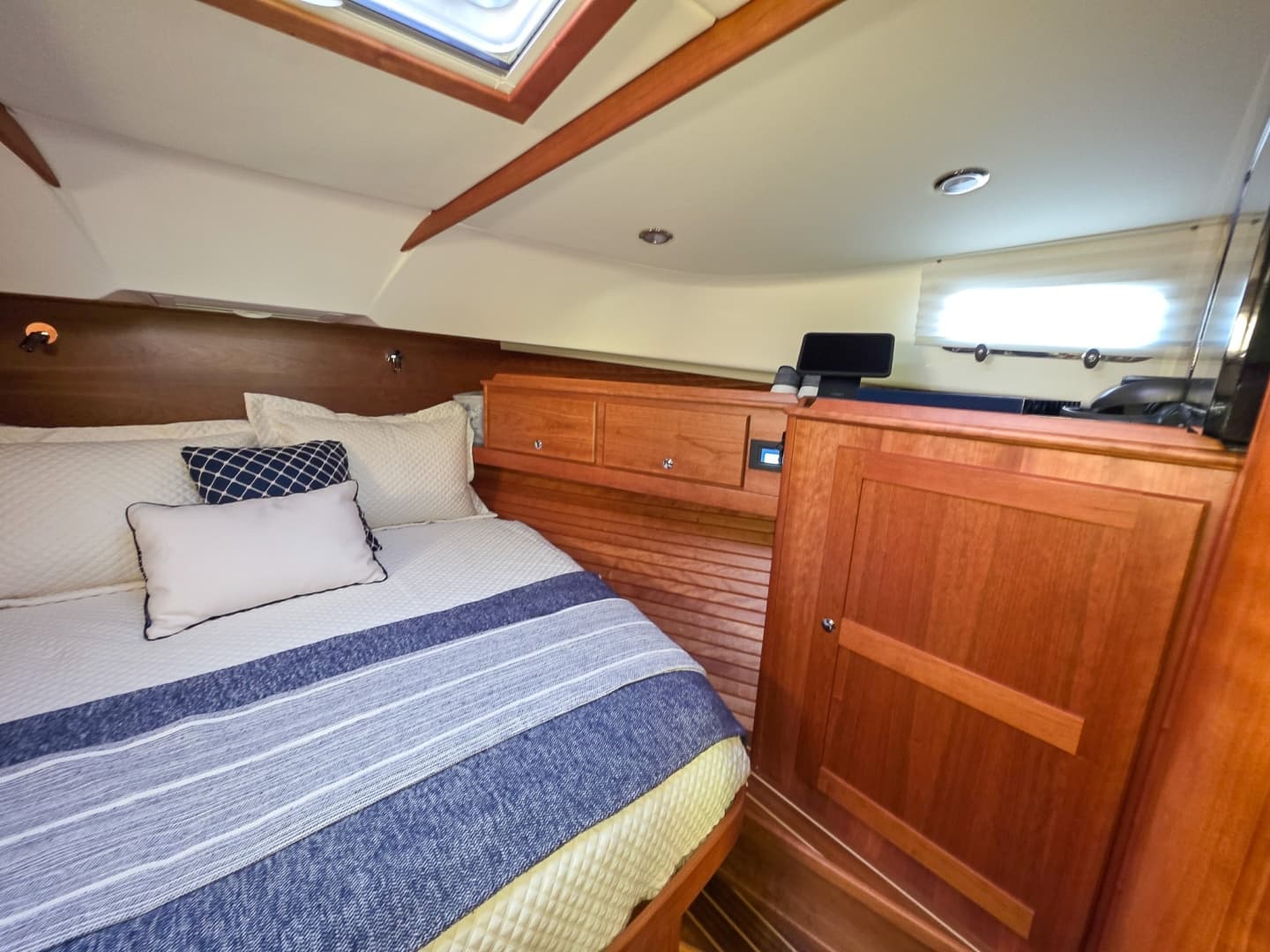 2025 Sabre 43 Salon Express
