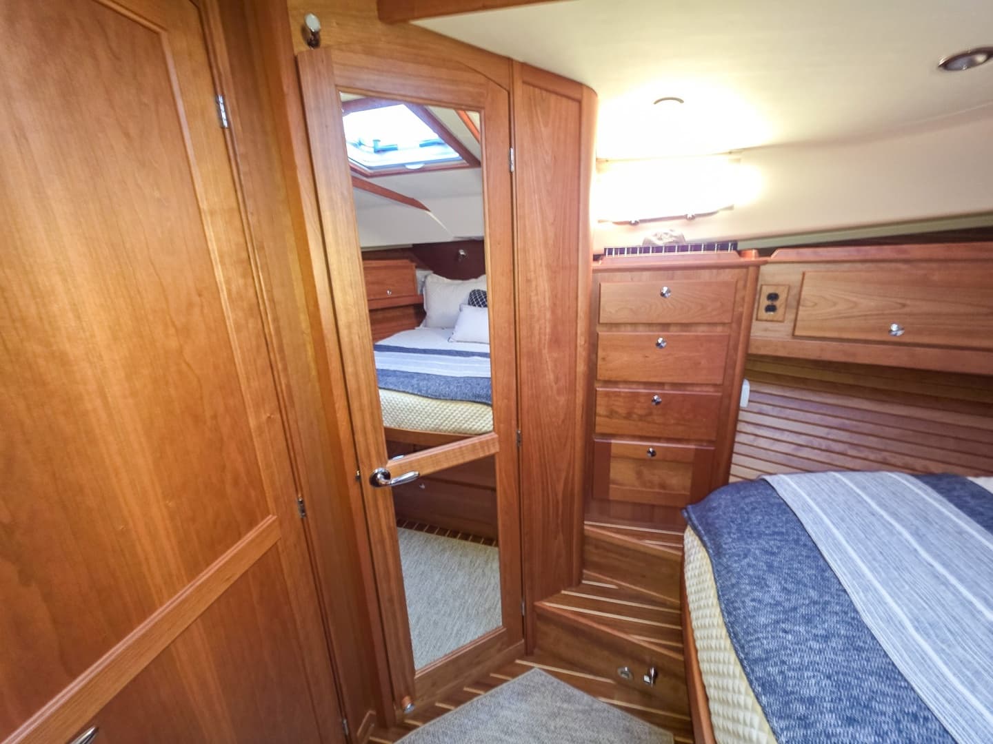 2025 Sabre 43 Salon Express