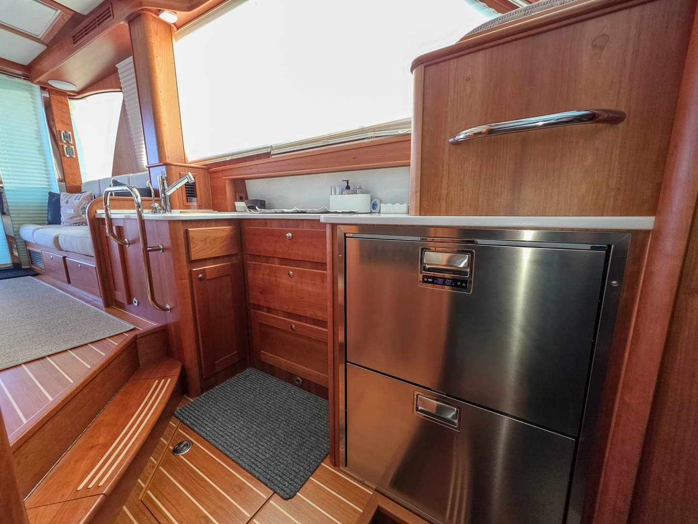 2025 Sabre 43 Salon Express