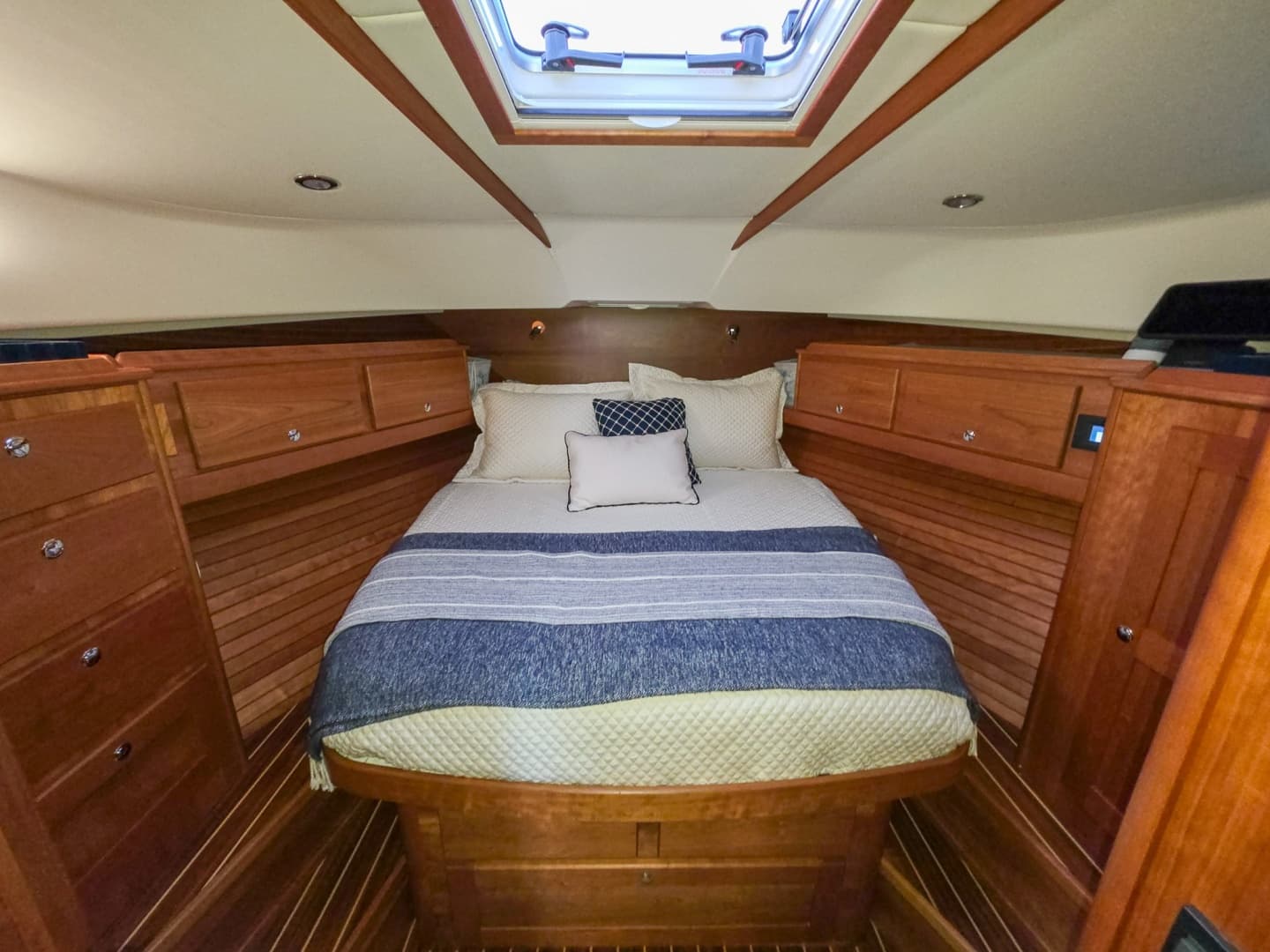 2025 Sabre 43 Salon Express
