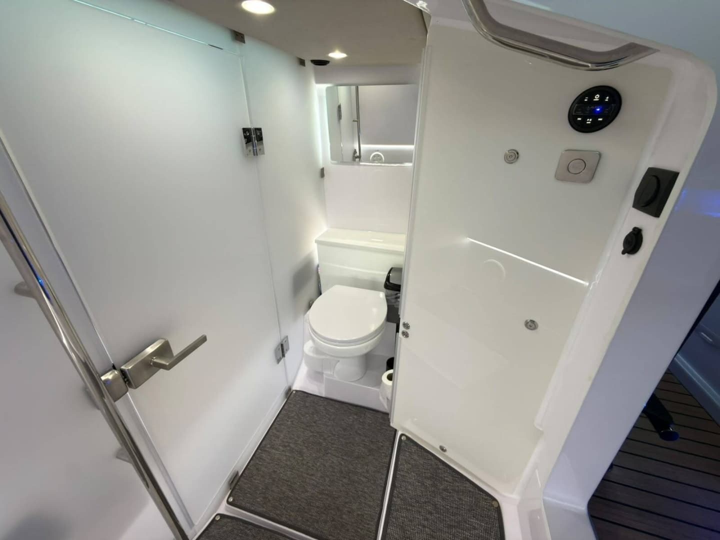 2026 Axopar 37 XC Cross Cabin