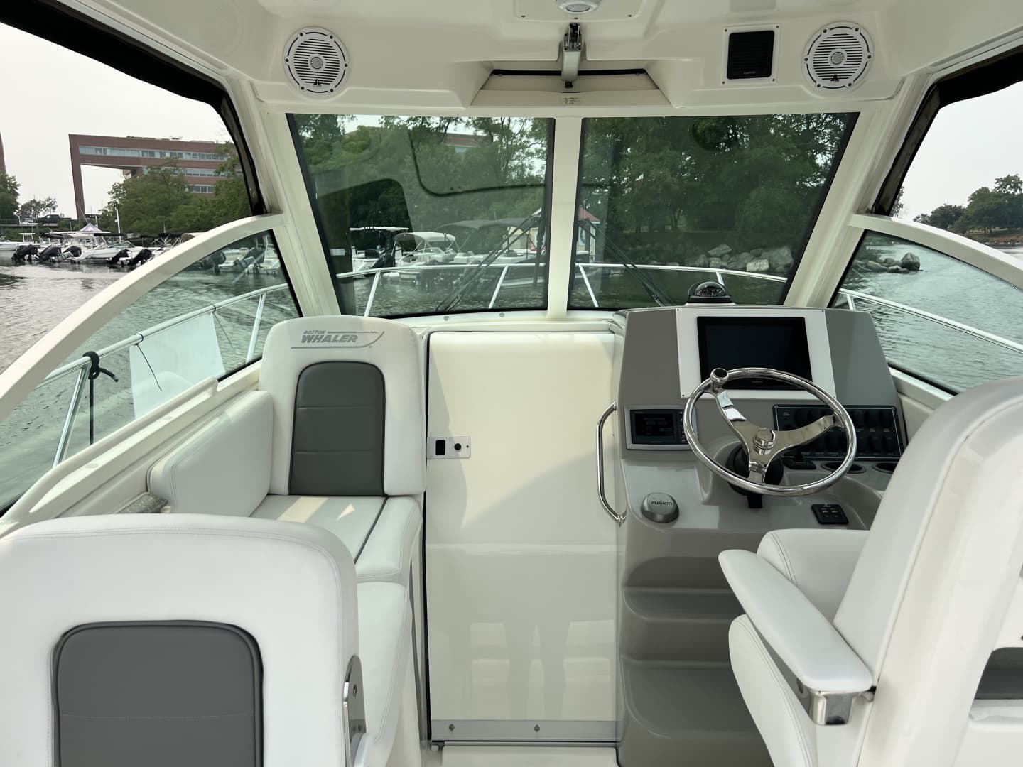 2013 Boston Whaler Conquest