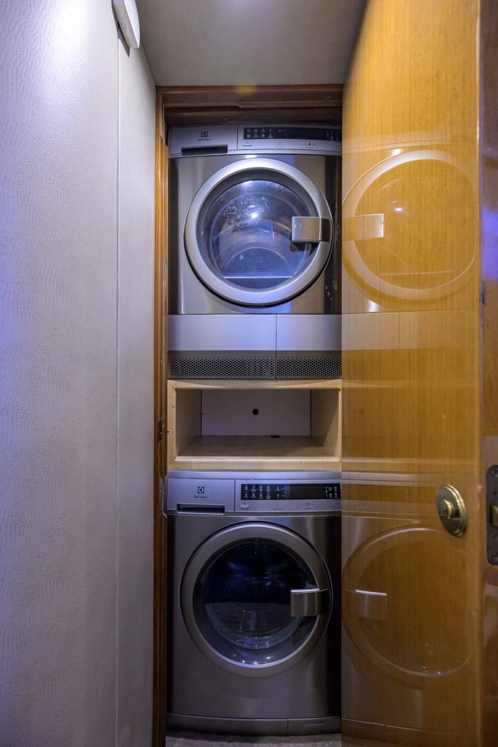 2002 Viking 61 Convertible