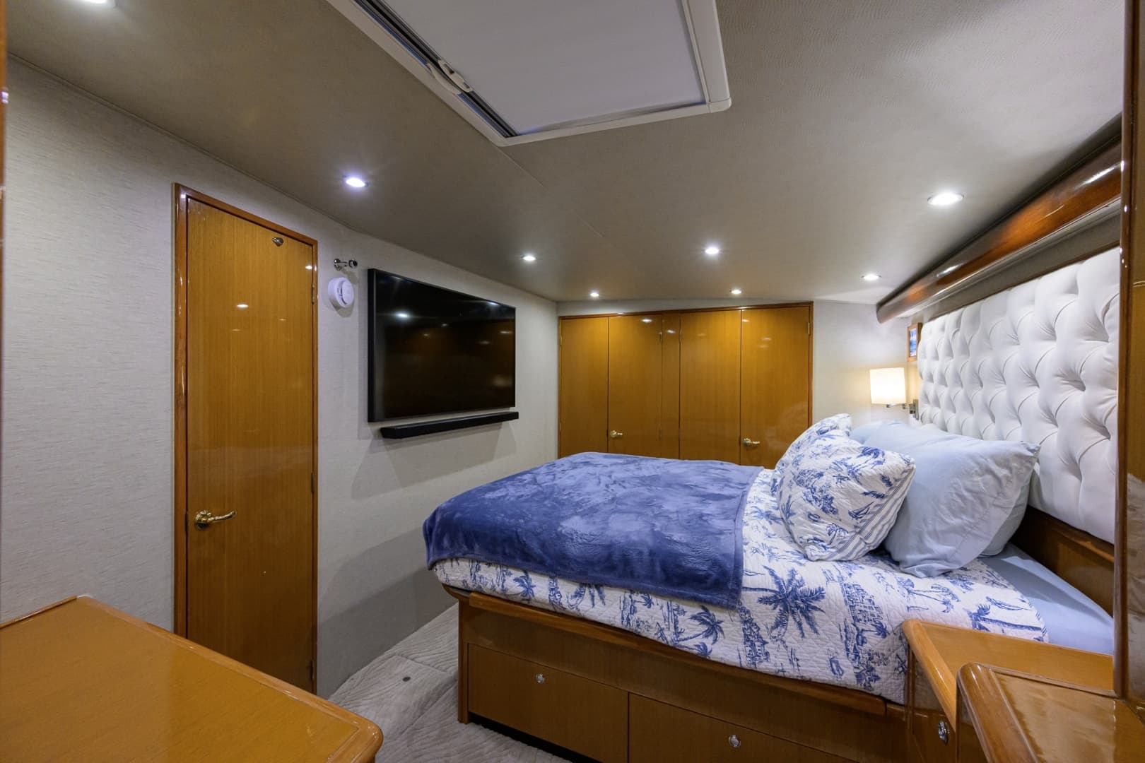 2002 Viking 61 Convertible