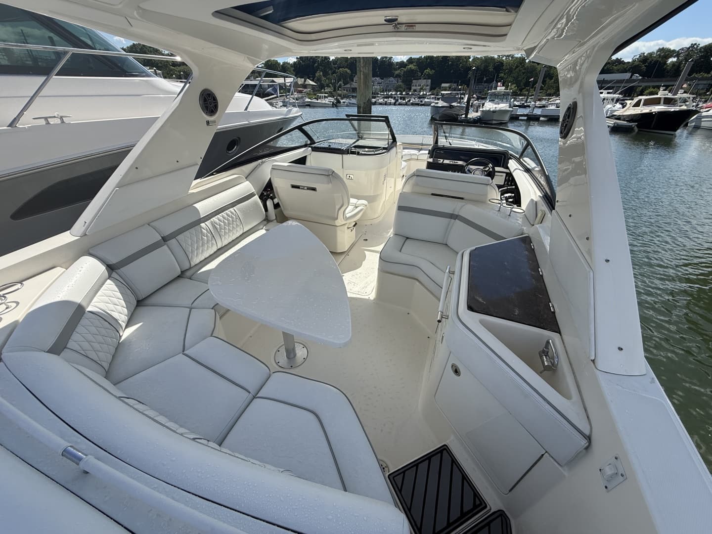2016 Sea Ray 310 SLX