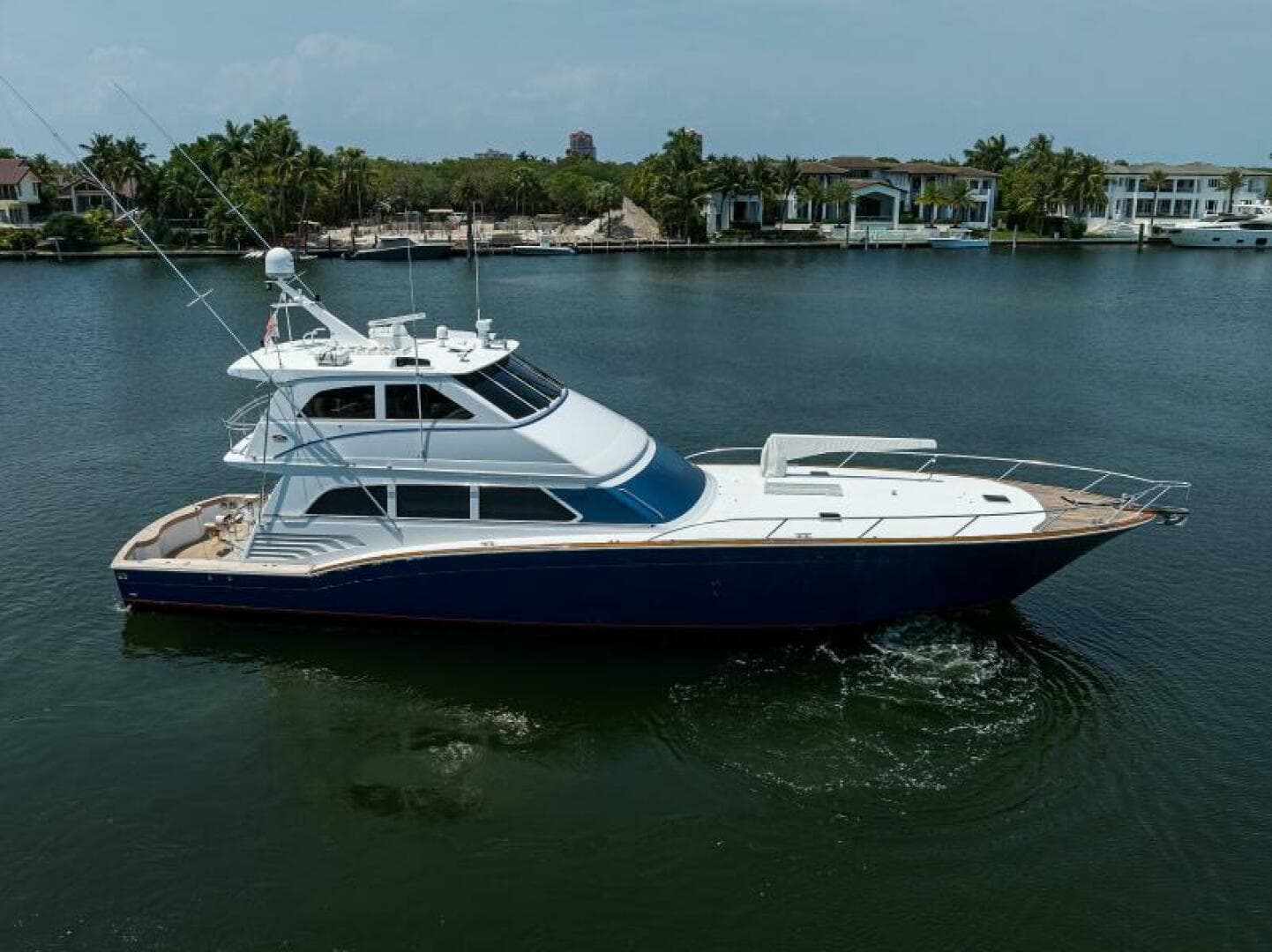 2004 Sea Force IX 82 Enclosed Bridge