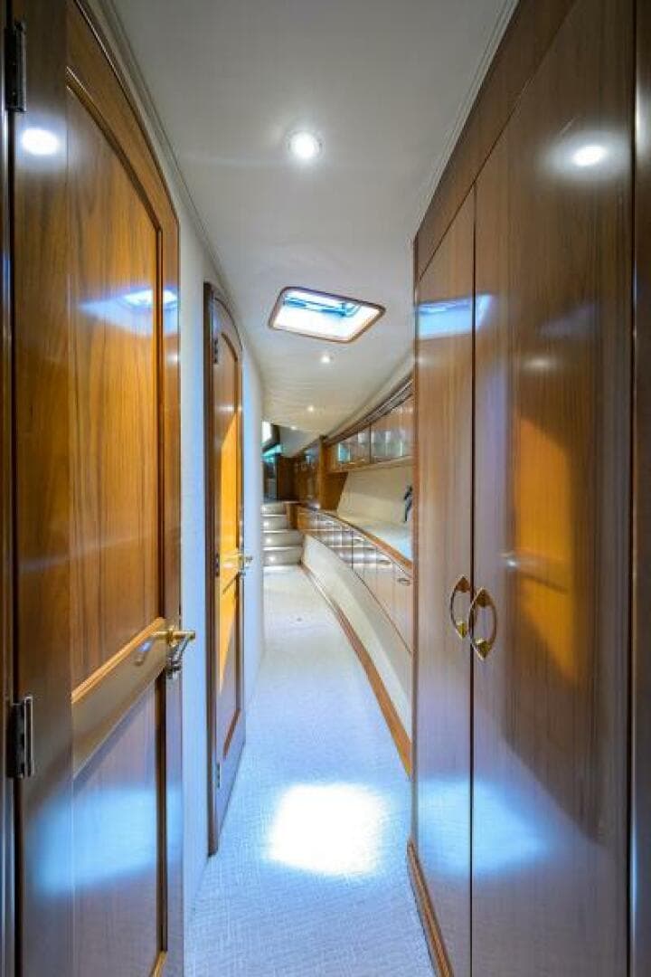 2004 Sea Force IX 82 Enclosed Bridge