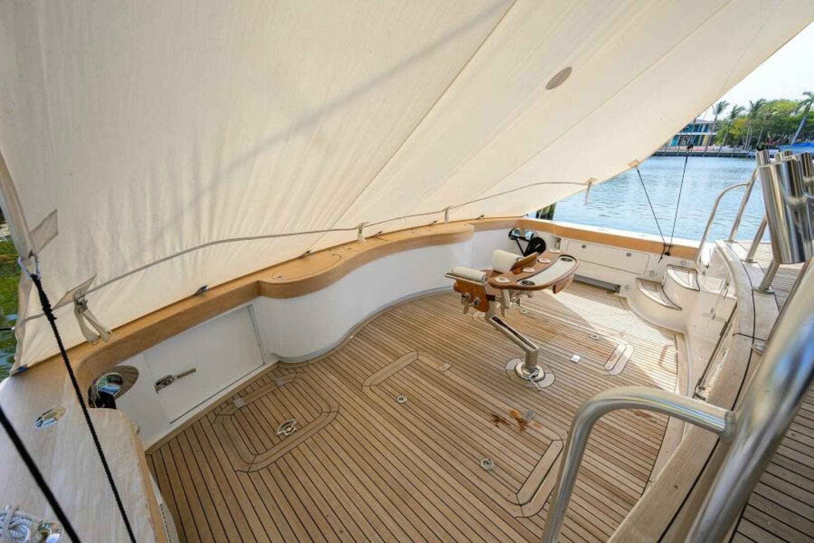 2004 Sea Force IX 82 Enclosed Bridge