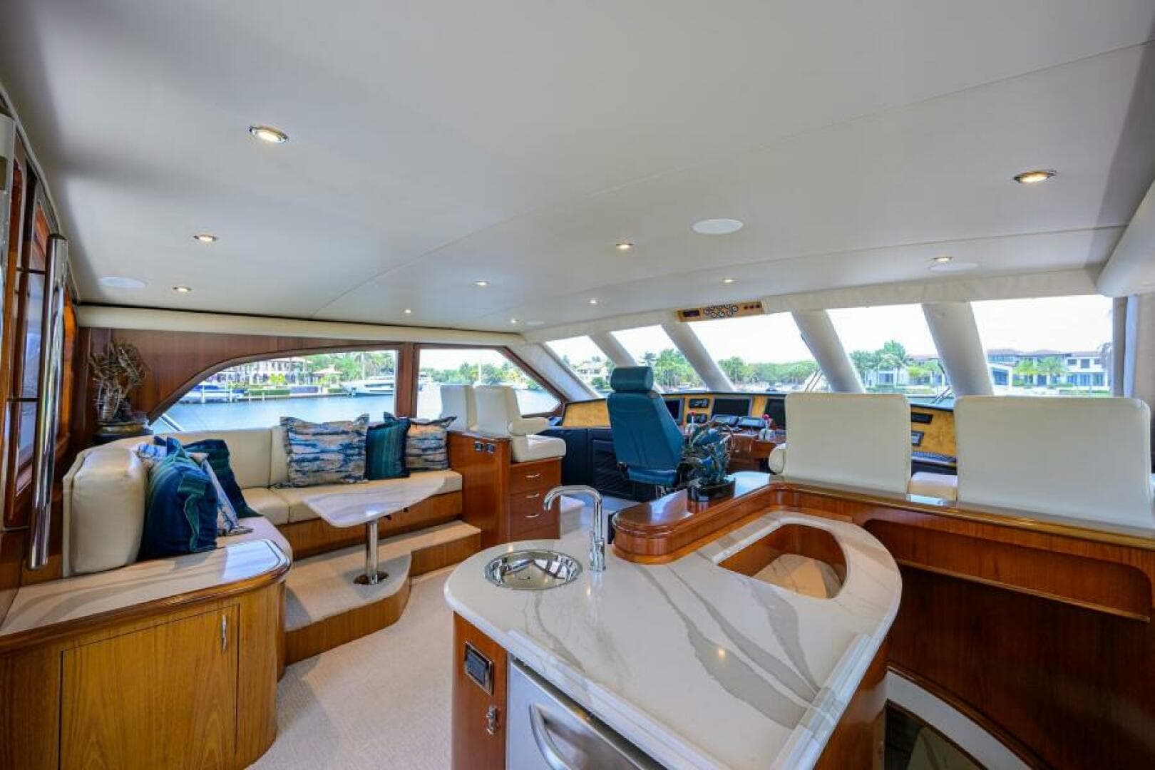 2004 Sea Force IX 82 Enclosed Bridge