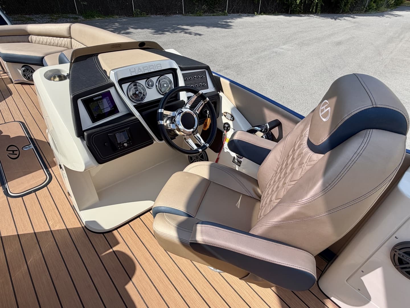 2019 Harris Crowne 250 SL Tritoon