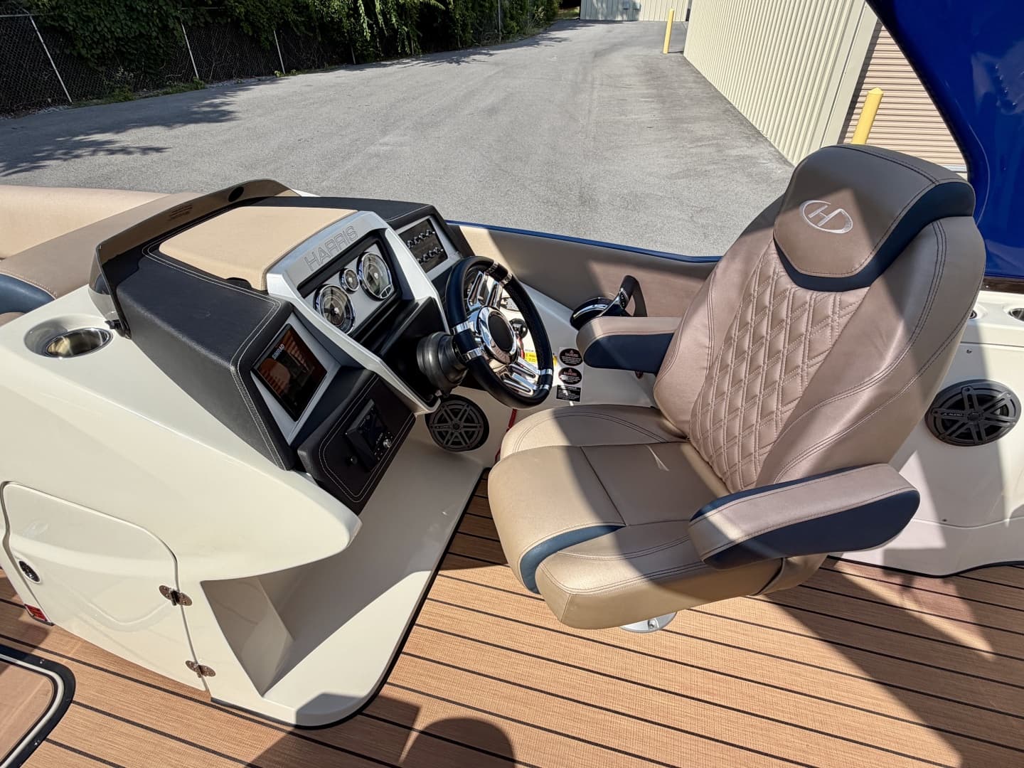 2019 Harris Crowne 250 SL Tritoon