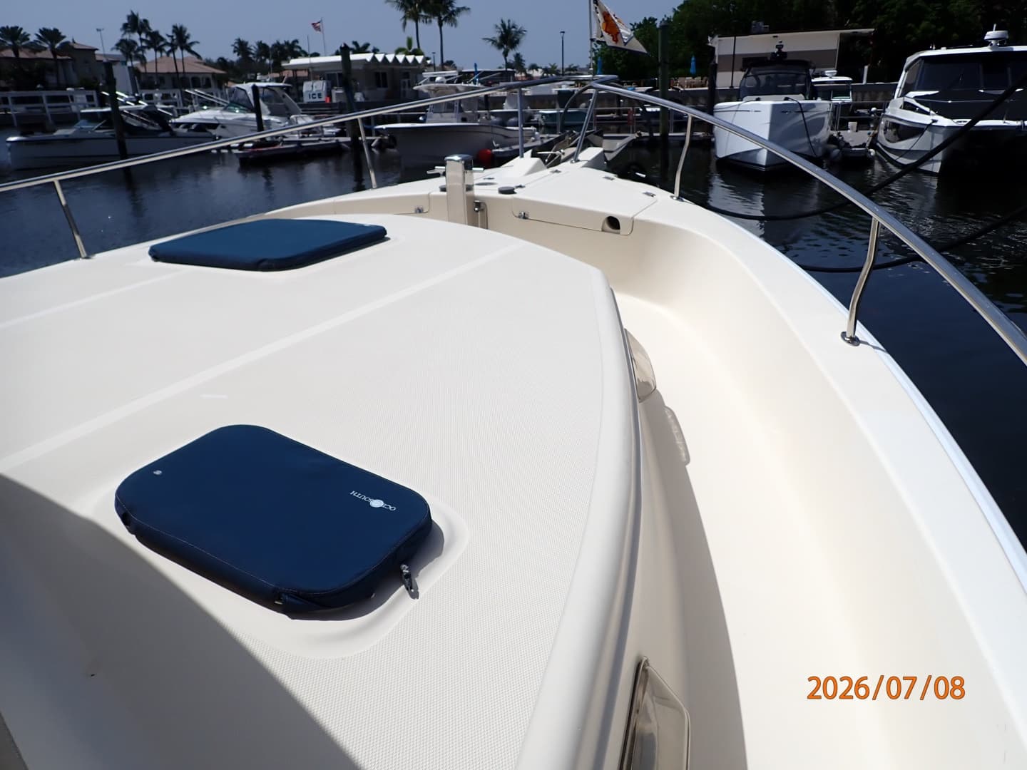 40' Mainship foredeck2
